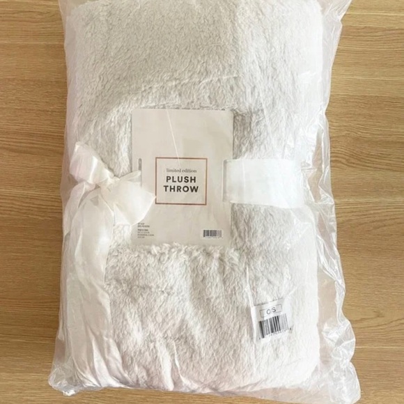 Ulta Beauty Other New Ulta Beauty Super Soft Plush Throw Blanket
